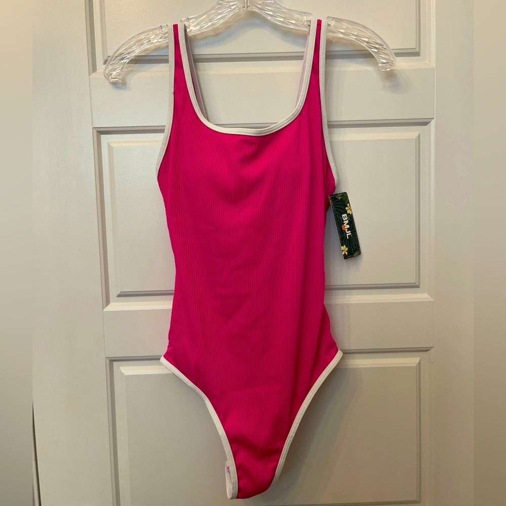 BMJL Woman’s Pink Sport Ribbed One Piece Swimsuit NWOT Size:Small